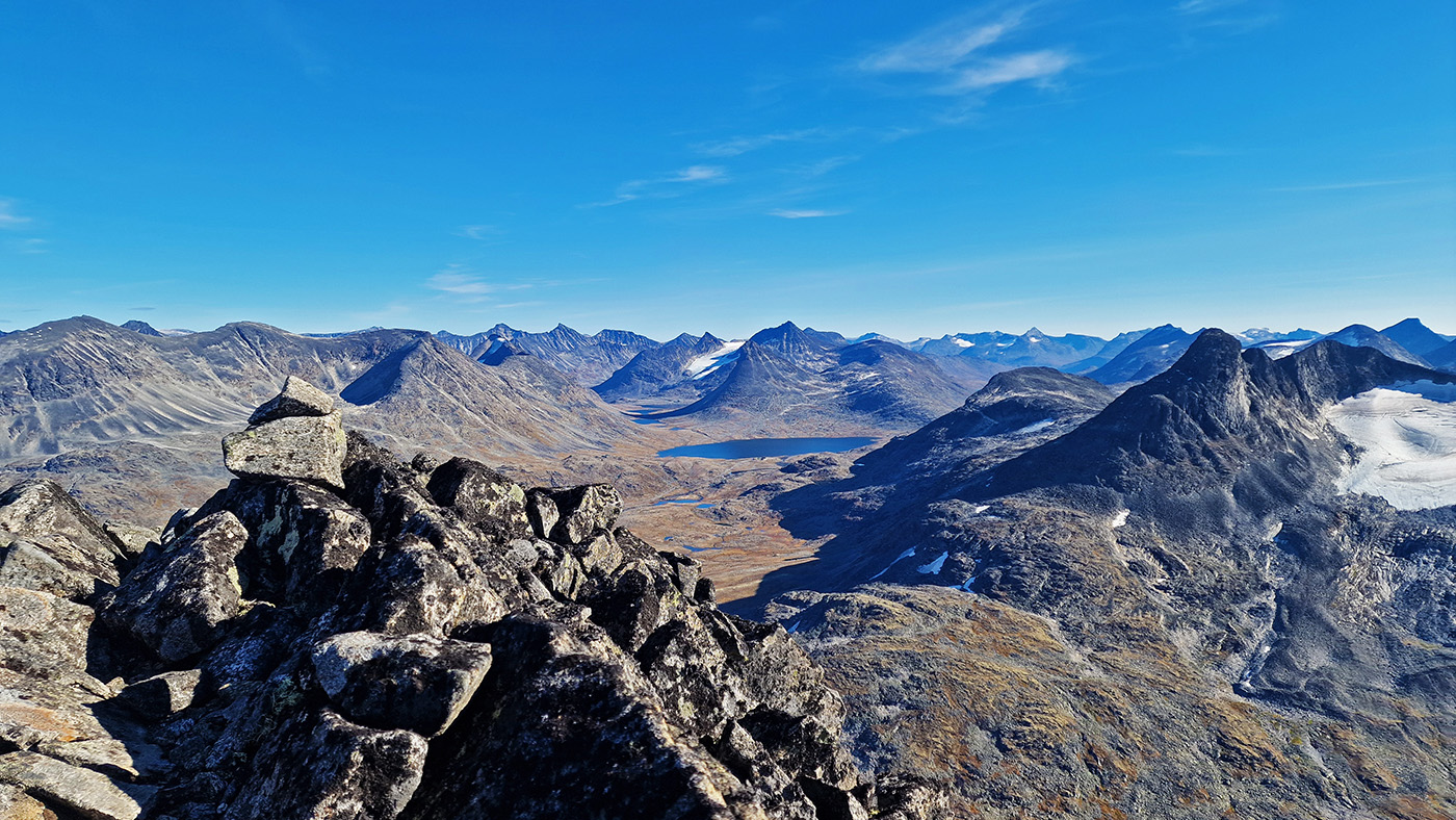 Fjelltopp med utsikt over Jotunheimen